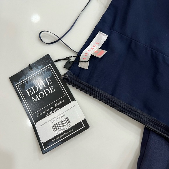 Floral Romper size small - Picture 6 of 7